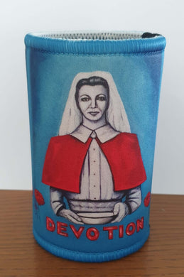 WWI Nurse in white hat & red cape holding a bowl. Red & purple poppies & the word Devotion underneath on a stubby holder